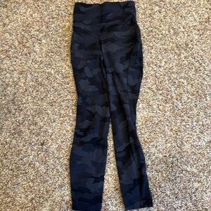Lululemon black Camo print leggings, size 2, 23in